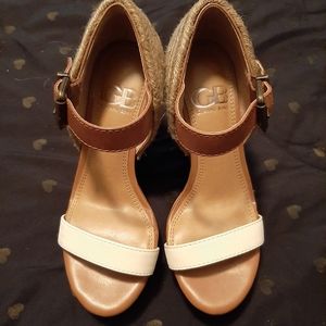 Gianni Bini wedge size 6